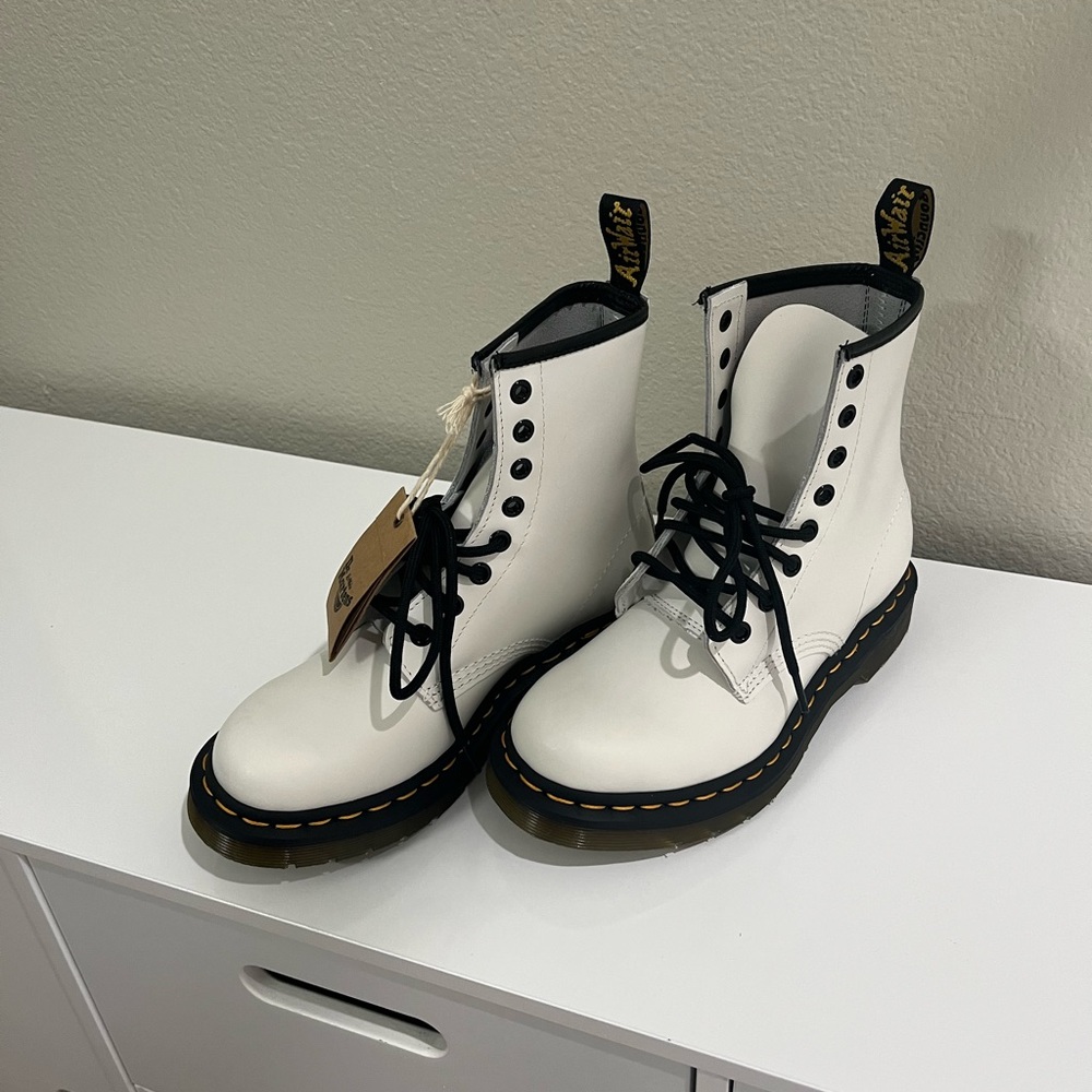 Doc Martens 1460 SMOOTH LEATHER LACE UP BOOTS, white size 6 - Picture 4 of 15